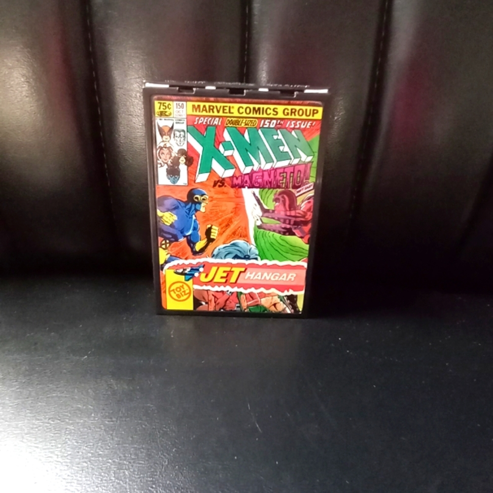 TOY BIZ XMEN Pocket Comics Jet Hanger Playset With Figures And Weapon